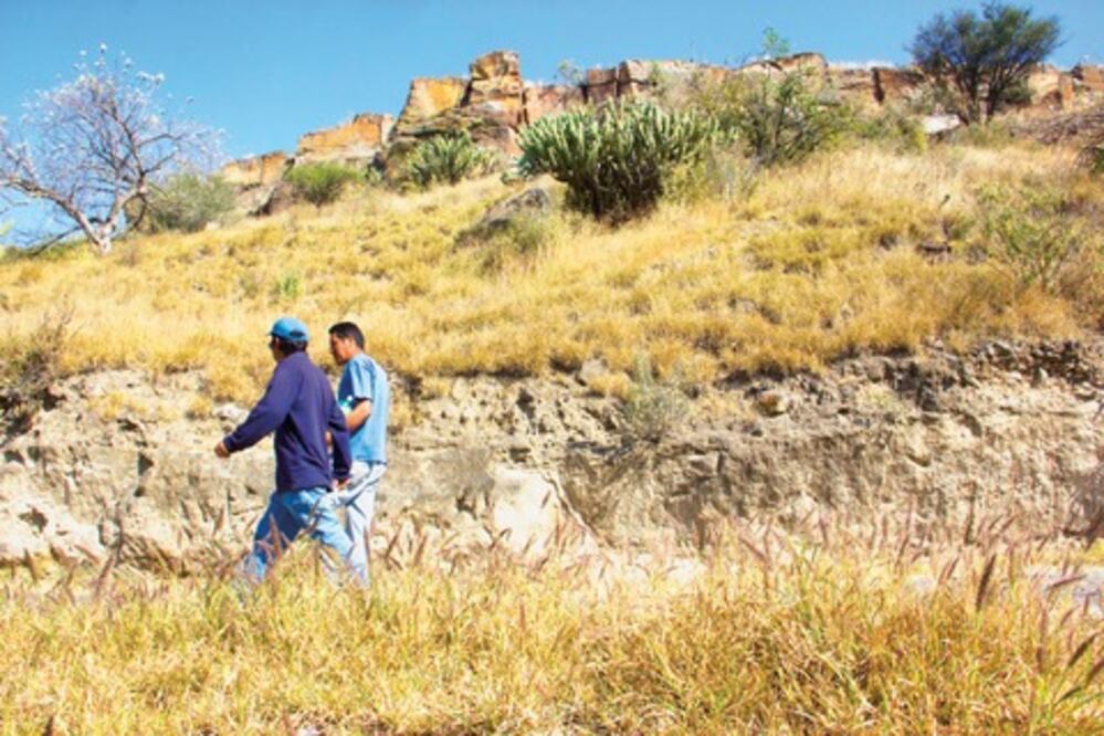 Advierten de riesgos en zona de derrumbes