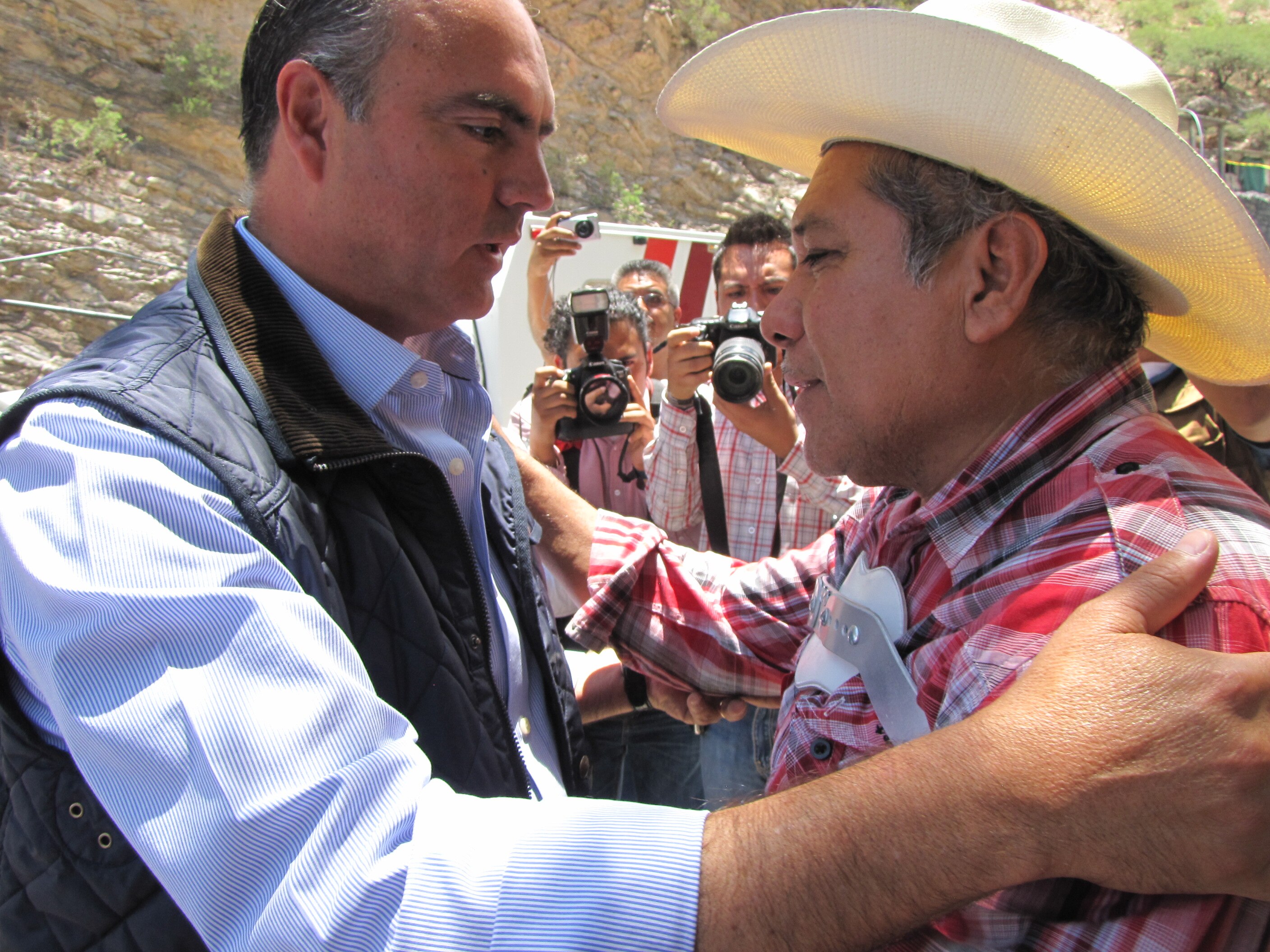 Viudas de mineros piden ayuda al gobernador 