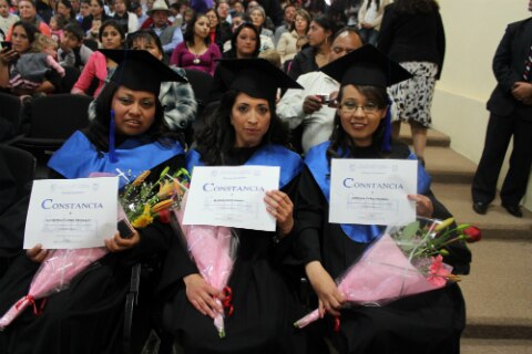 Se gradúan en contaduría  