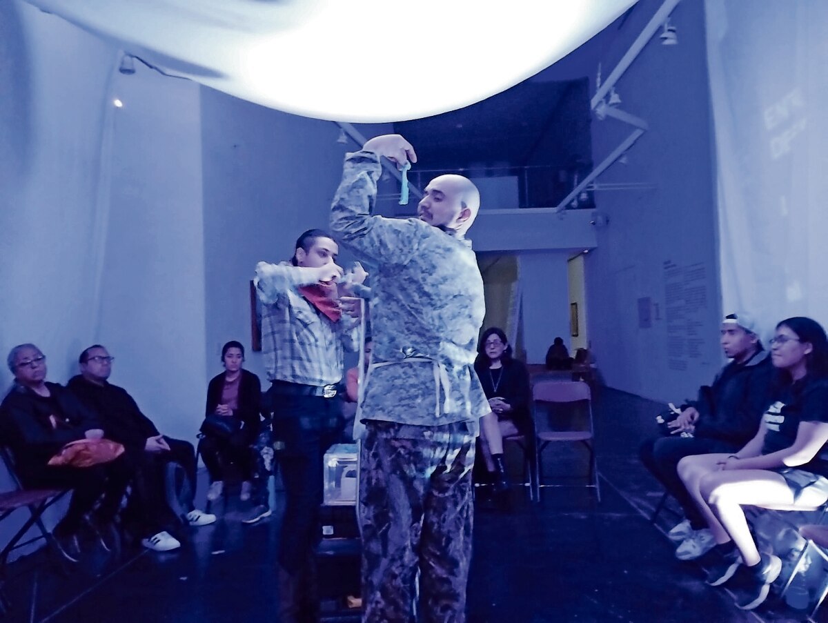 Personajes de Shakespeare, en  obra con mucho glitter