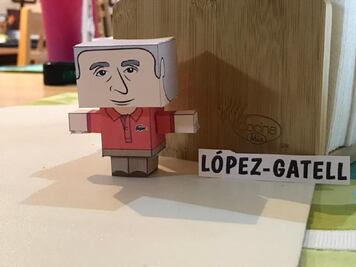 Revista lanza López-Gatell "armable" y pone creativas a las redes sociales