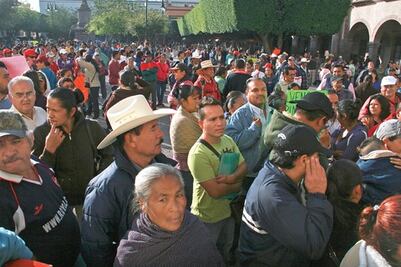 Atienden a afectados por caja popular