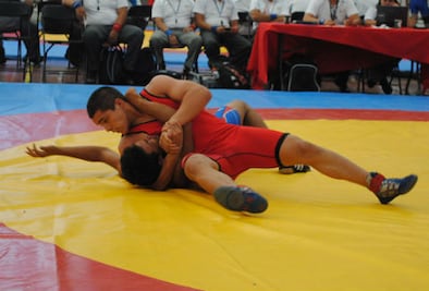 Tres oros más en Luchas Asociadas