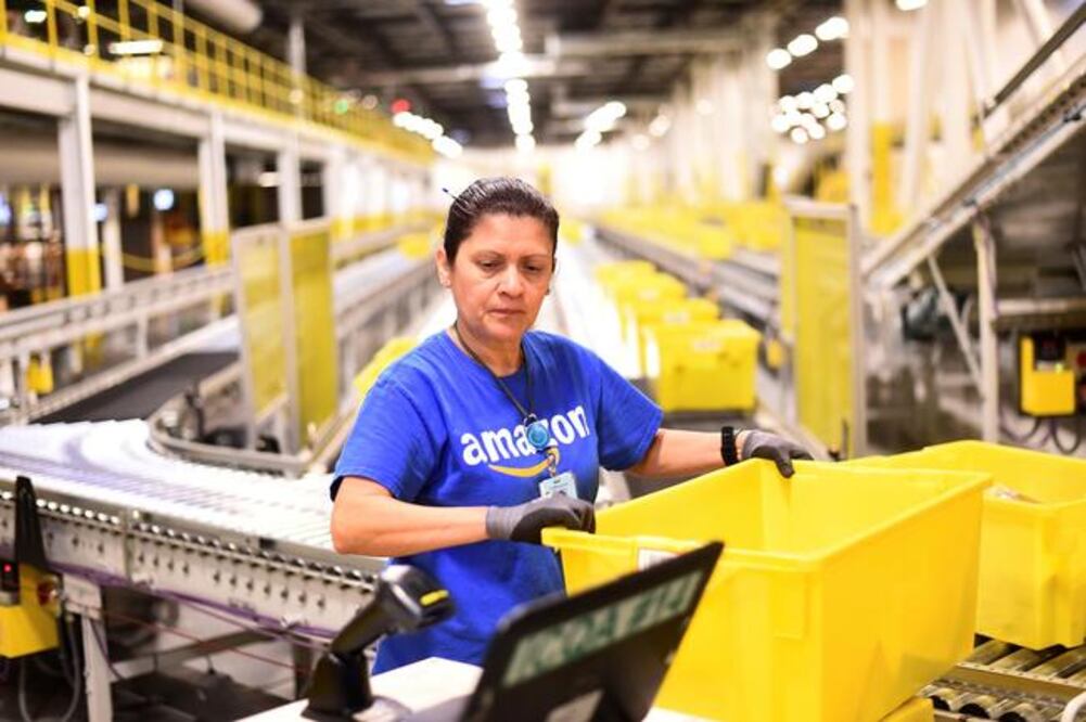 Los envíos de mercancía incluyen productos falsos, los cuales no se detectan al pasar por aduanas al transportarse por paquetería o correo, indica la OCDE. (ARCHIVO EL UNIVERSAL)