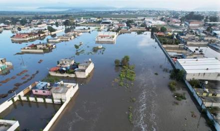 Municipios de Hidalgo amanecen bajo el agua, reportan 17 muertos en Tula