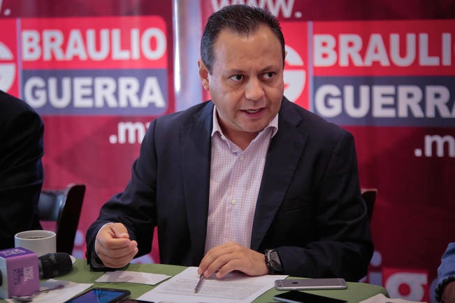 El diputado Braulio Guerra (PRI) desaprobó el proceso de plebiscito (VICTOR PICHARDO. EL UNIVERSAL)