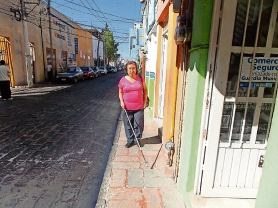 Alertan de riesgos para ciegos