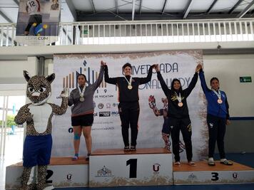 Caen primeras preseas