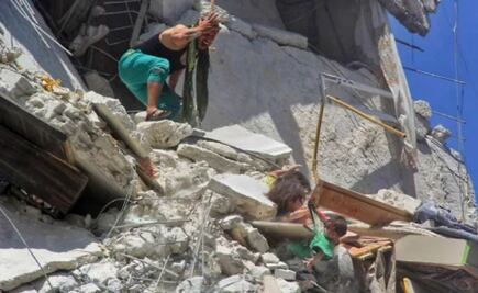 La foto que capta el drama de tres niñas en Siria se hace viral en las redes