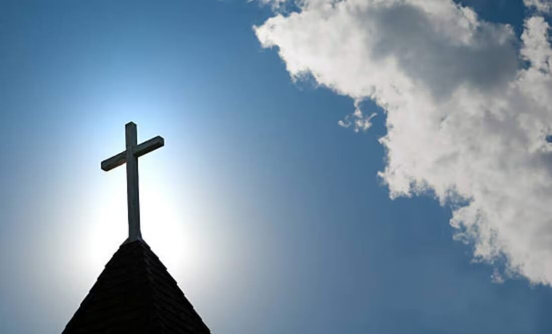 La Conferencia del Episcopado Mexicano aceptó la propuesta de la presidenta Claudia Sheinbaum para abrir los atrios de las iglesias como centro de canje de armas. Foto: iStock