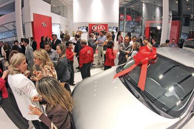 Sector automotriz recibe a la empresa coreana KIA