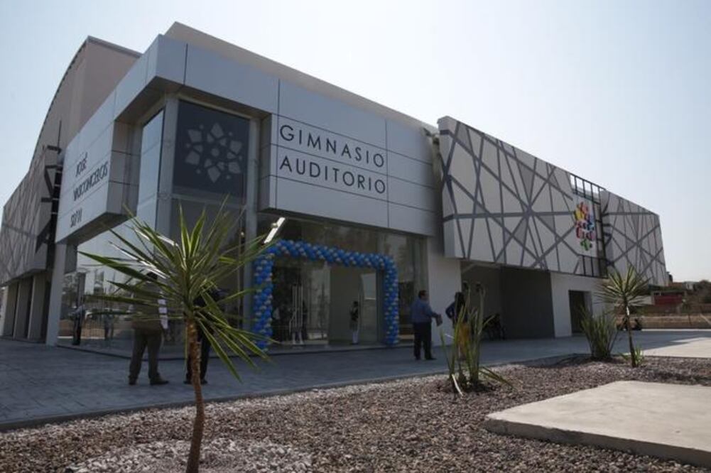 Con una inversión de 15 millones de pesos, el mandatario entregó un Auditorio en la escuela secundaria técnica número 11. (ESPECIAL)