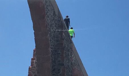 VIDEO: Detienen a dos jóvenes que subieron al Acueducto de Querétaro
