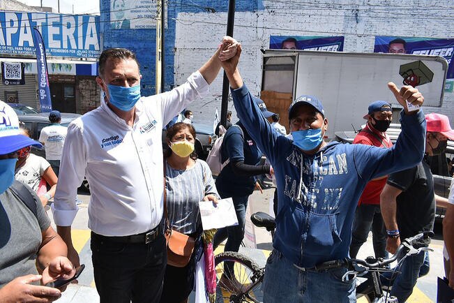 Mauricio Kuri promete a comerciantes detonar al sector