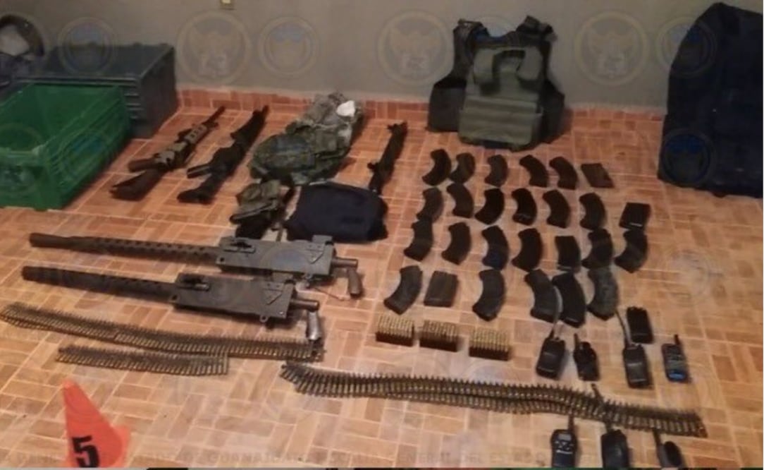 Catean casa y aseguran arsenal del Cártel Santa Rosa de Lima