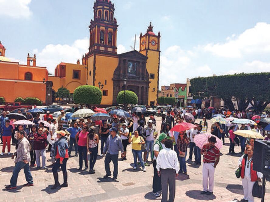 Cientos de docentes marchan en SJR