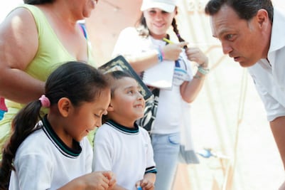 Colonos le solicitan apoyo en servicios