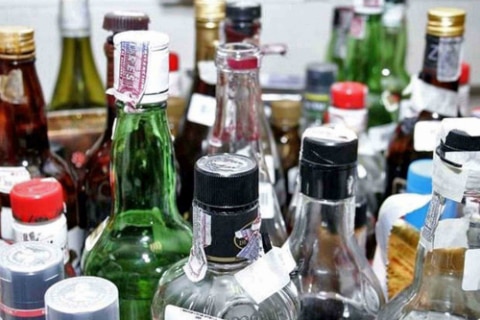 Bajan licencias para la venta de alcohol