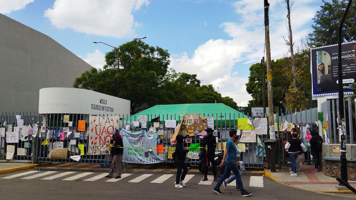 La UAQ llega a 14 días de protesta contra la violencia de género
