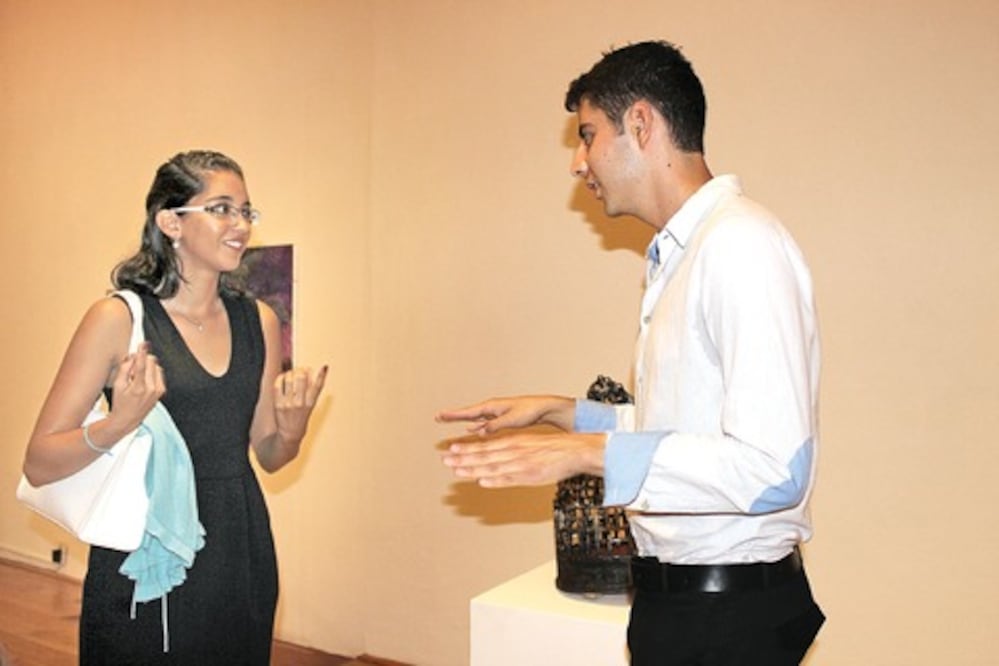 Jóvenes difunden lenguaje de señas