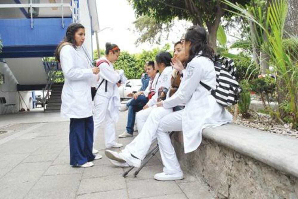 UAQ apoyan a comunidades