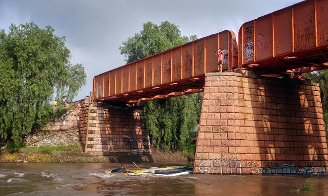 Derivado de los escurrimientos de zonas altas, se cerraron cinco cruces en la zona urbana de San Juan del Río (ALMA CÓRDOVA. EL UNIVERSAL)