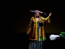 Con comedia, Susana Azpeitia pide apoyo a la ópera