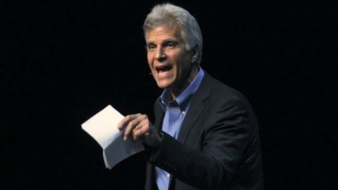 Mark Spitz alaba a Phelps