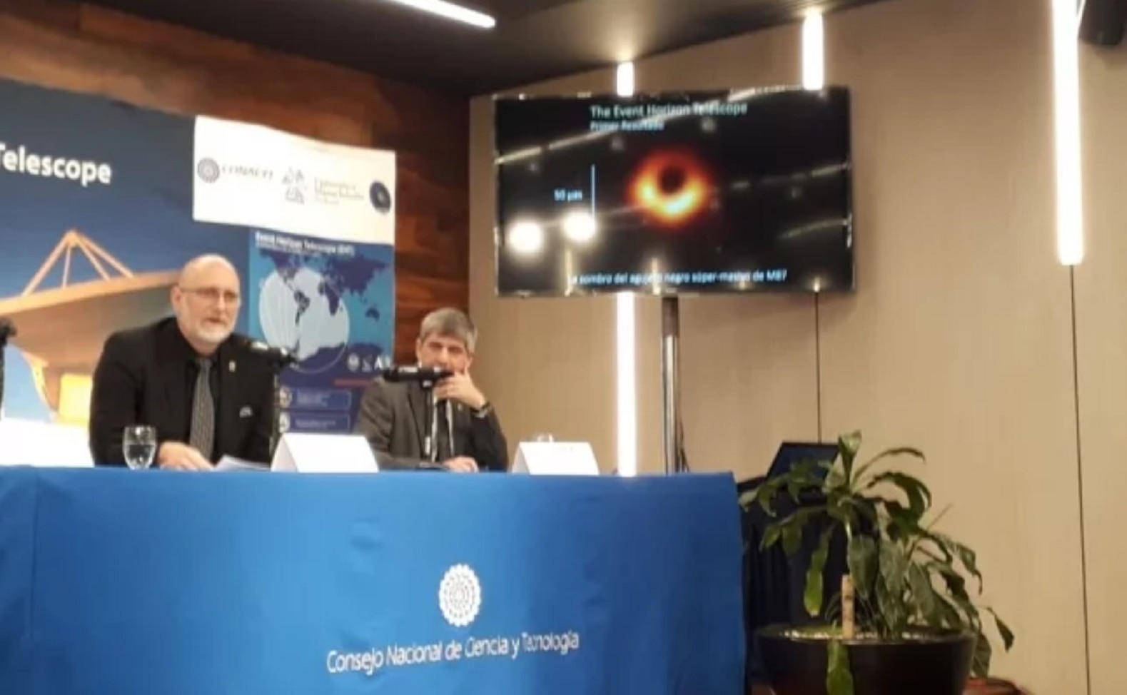 Esta es la primera imagen de un agujero negro