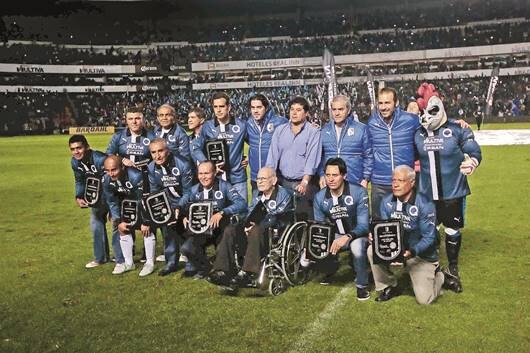 De vuelta a casa y homenajeados