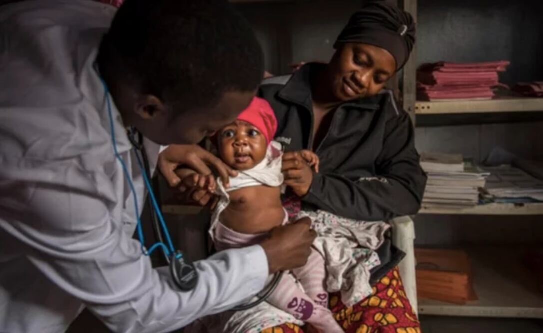 La polución, la desnutrición y la falta de vacunas y antibióticos se encuentran entre las principales causas de la neumonía. Foto: Unicef