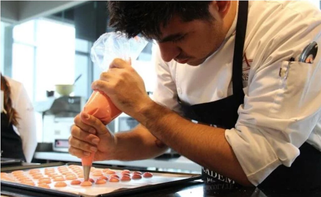 Juan Macías ganó medalla de oro en los International Chocolate Awards