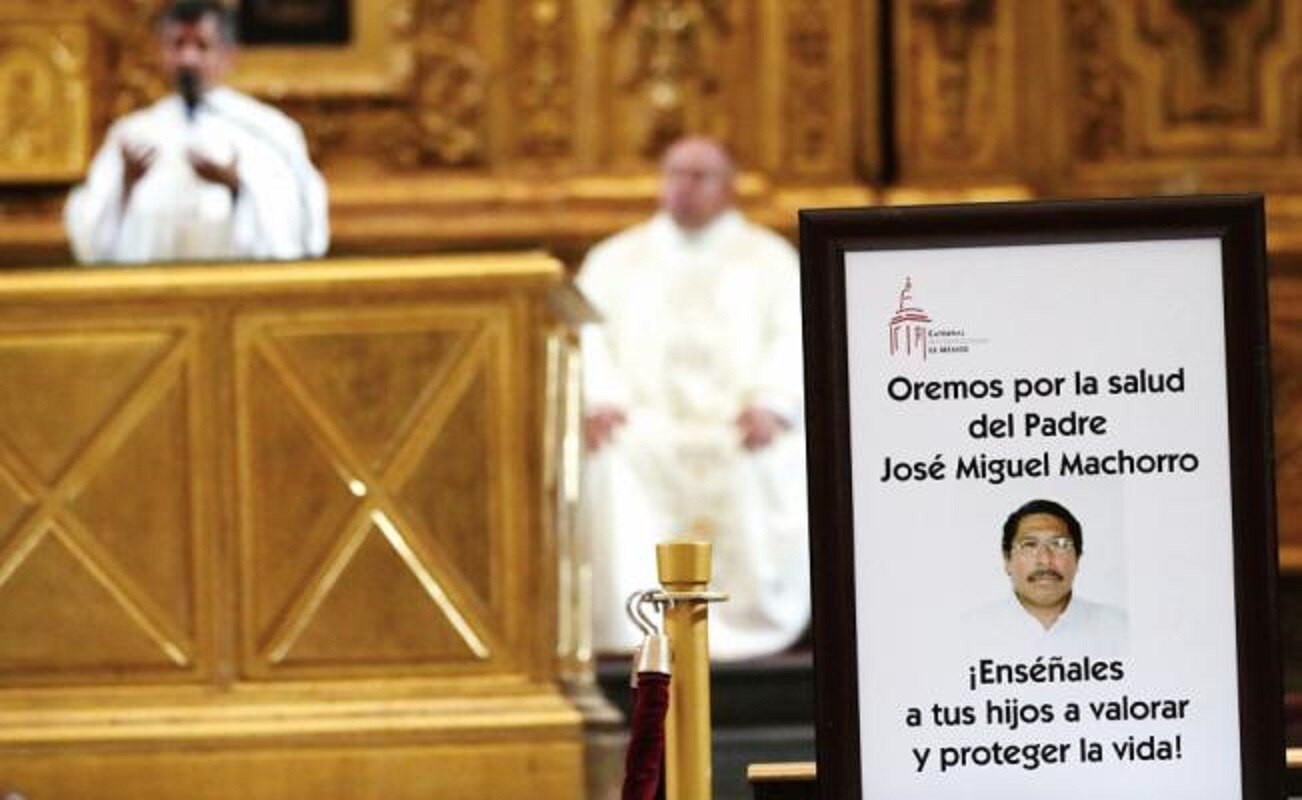 Con muerte cerebral, sacerdote apuñalado en la Catedral