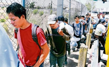 Abandonan a 178 migrantes que viajaban a EU en un tráiler