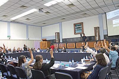 UAQ trabajará para tener más egresados