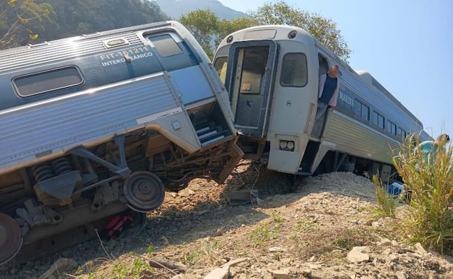 Descarrilamiento del Tren Interoceánico deja 13 muertos y 98 lesionados; Sheinbaum instruye a Marina y Segob atender a víctimas
