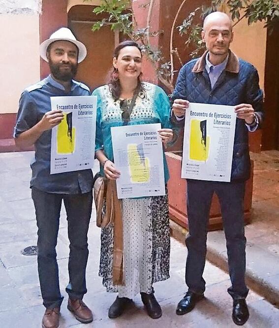 Israel Flores de Teatrofia, Claudia Gutiérrez de la “Fundación Paula de Allende” y Antonio Vilanova de Allende, sobrino de la poetisa, sumaron fuerzas para dar vida a este homenaje. Foto: CÉSAR GÓMEZ. EL UNIVERSAL