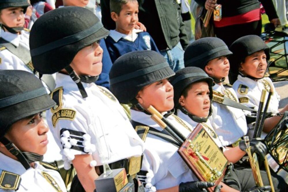  Premian  en la capital a bandas de guerra