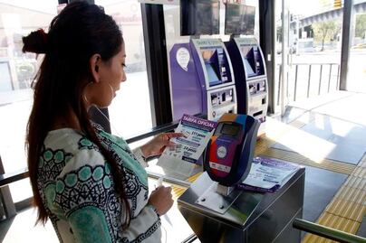 Morena inicia controversia contra tarifas de transporte