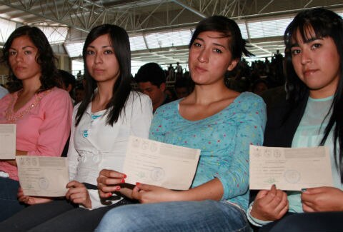 Reciben estudiantes apoyos en transporte