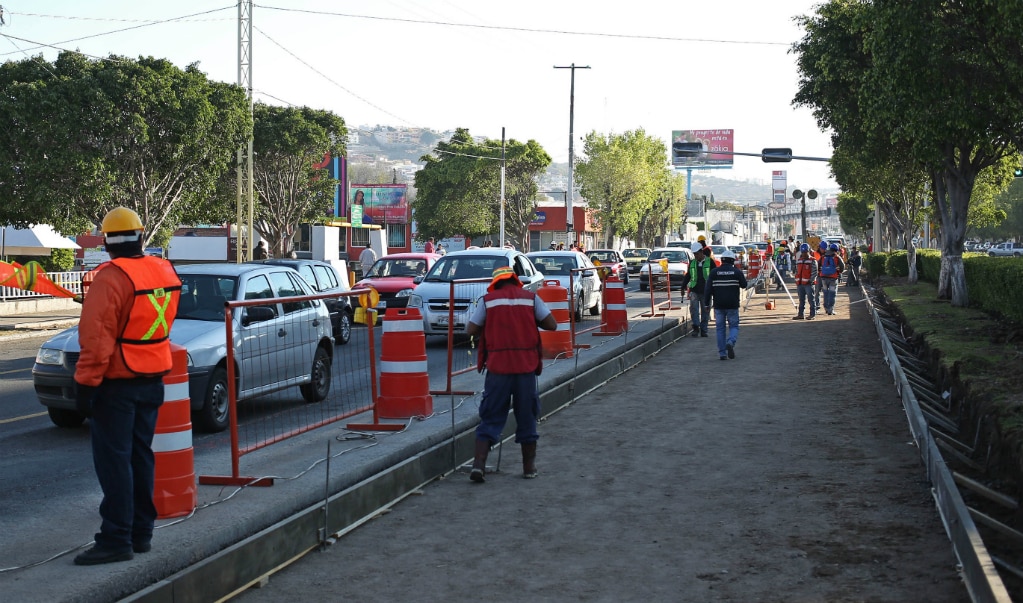 Supervisa gobernador la obra del Eje Constitución de 1917