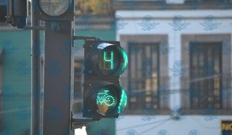 Avanza al 50% ajuste de semáforos peatonales en Querétaro