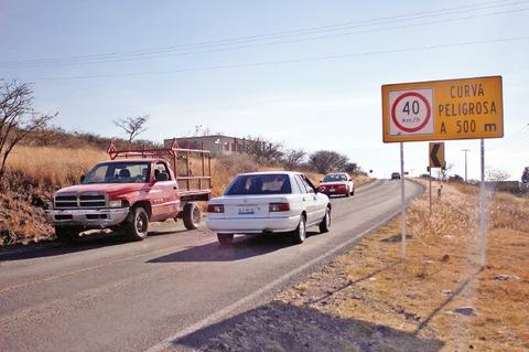 Señalética vial confusa en Querétaro