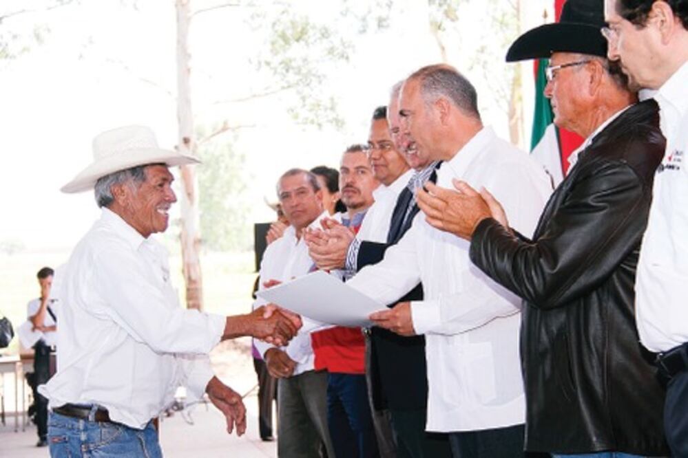 Entregan escrituras en El Marqués