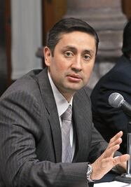 Lamenta Nava que Congreso no lo llame 