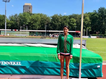 Se queda a un centímetro