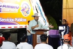 Entrega Gaspar Trueba dos nuevos camiones recolectores y equipamiento a Servicios Públicos Municipales