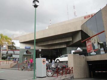 Clausuran estacionamientos 
