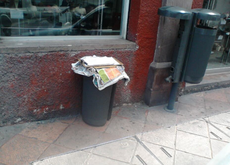 Localiza indigente feto en bote de basura