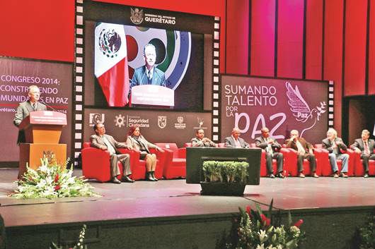 Analizan políticas para abonar a paz